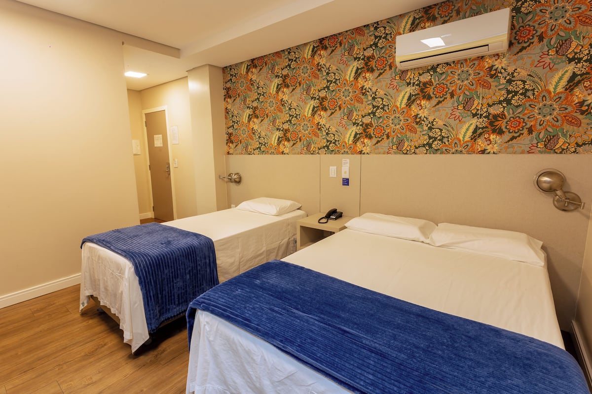 luxury triple room | hypo-allergenic bedding, pillow-top beds, desk, laptop workspace