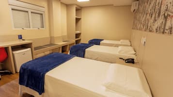 高级三人房 | 防过敏的被褥、加厚床垫、办公桌、笔记本电脑工作区
