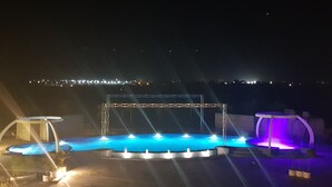Hồ bơi ngoài trời 