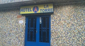 Vista frontal de la propiedad