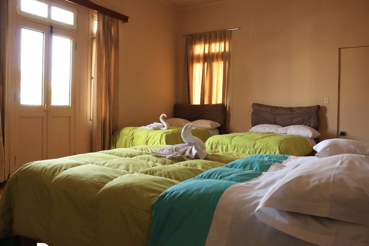 Quarto quádruplo | Cofres nos quartos, Wi-Fi de cortesia