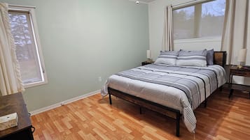 1 bedroom, laptop workspace, blackout drapes, free WiFi