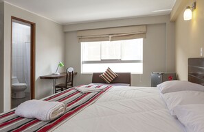 Dobbeltrom – superior | Safe på rommet, skrivebord, strykejern/-brett og wi-fi (inkludert)