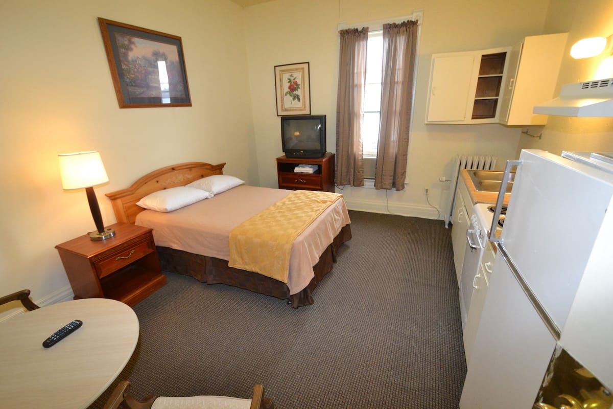 Tombstone - Micro/fridge, sink and kitchenette in room. Shared community restrooms/showers | WiFi (free), bed sheets