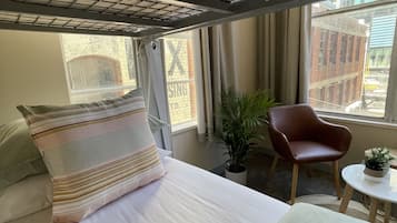 Private Twin Room with Shared Bathroom | Free WiFi, bed sheets, wheelchair access