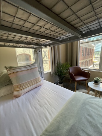 Private Twin Room with Shared Bathroom | Free WiFi, bed sheets, wheelchair access