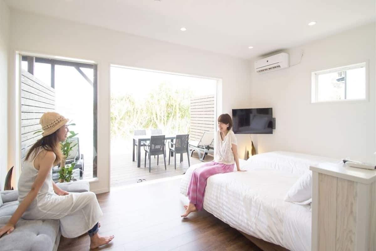 2 bedrooms, in-room safe, iron/ironing board, free WiFi