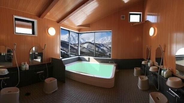 屋内スパ浴槽