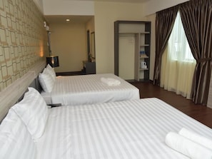 Family Suite | Iron/ironing board, rollaway beds, free WiFi - 707 Hotel Melaka (Malacca City)