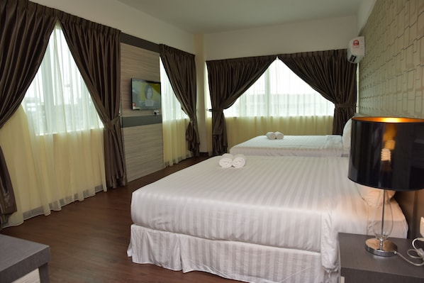 Suite Keluarga | Setrika/meja setrika, tempat tidur lipat/tambahan, dan Wi-Fi gratis