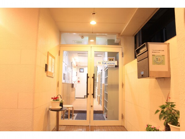 Property entrance - T&K Hostel Kobe Sannomiya East (Kobe)