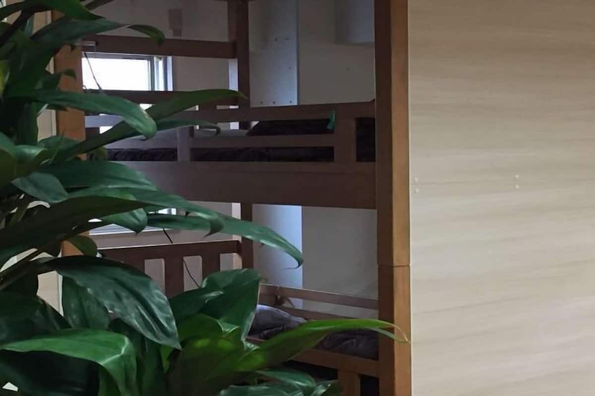 Schallisolierte Zimmer, kostenloses WLAN, Bettwäsche