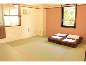 Habitación tradicional (Japanese Style 2 People Shared Shower) | Sistema de insonorización, wifi gratis, ropa de cama