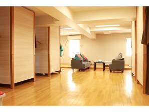 Western Style Mixed Dormitory | Soundproofing, free WiFi, bed sheets - T&K Hostel Kobe Sannomiya East (Kobe)