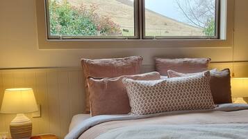 Rascal Cottage | Premium bedding, individually decorated, individually furnished, desk