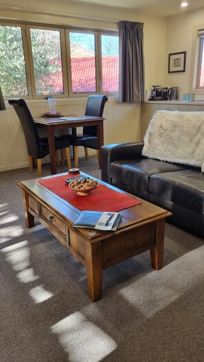 Moonlight Cottage | Living area