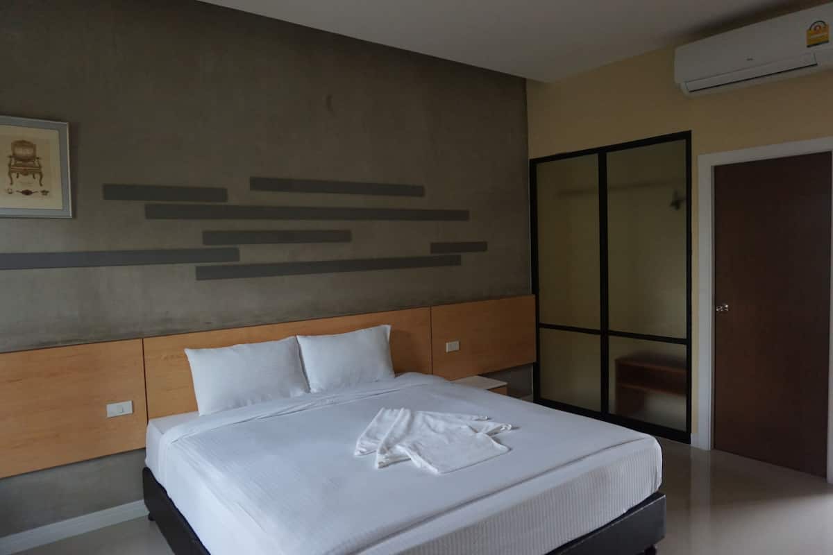Standard Double Room | Een bureau, een laptopwerkplek, extra bedden, gratis wifi