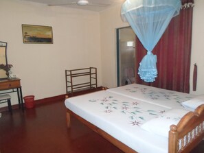 Premium bedding, desk, soundproofing, rollaway beds