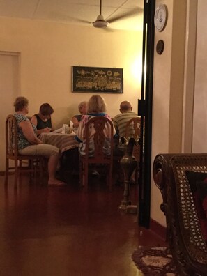 Free daily breakfast - Indrani Inn (Anuradhapura)