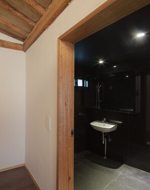 Traditional Room | Bathroom shower - Hanok Residence Hotel Side (Seoul)