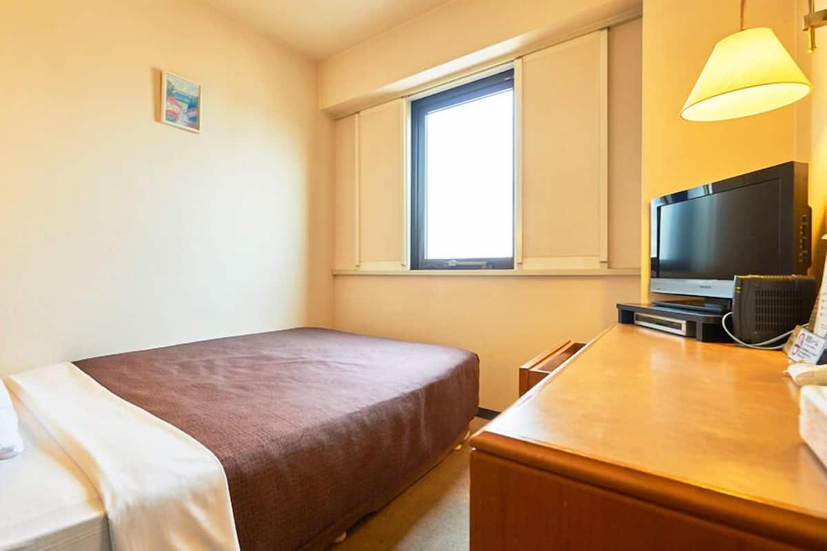 WiFi (free), bed sheets