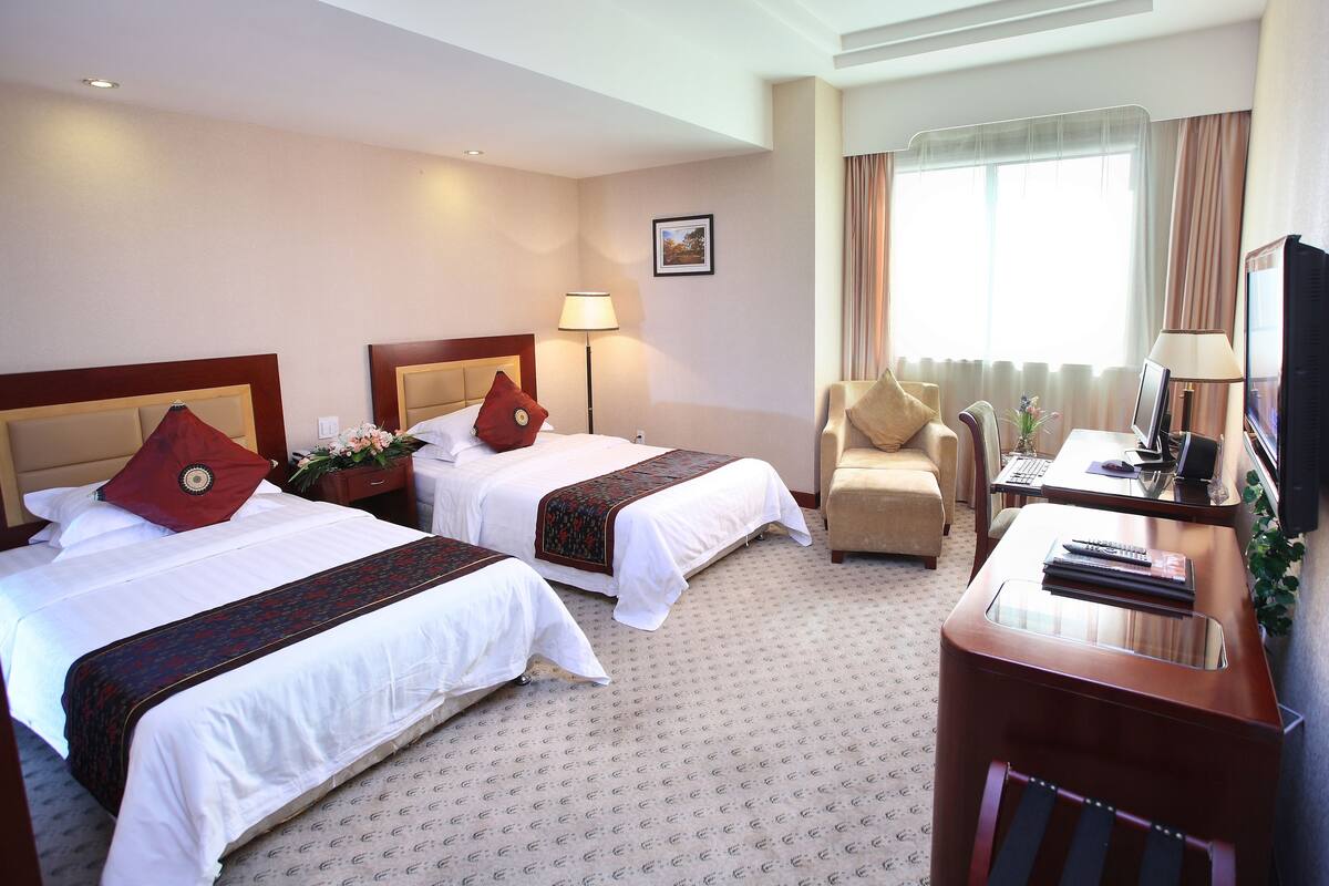 Business Standard Room | Desk, blackout curtains, iron/ironing board, free WiFi