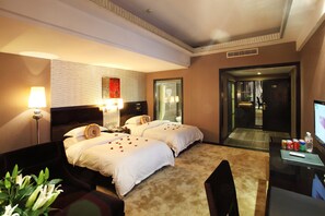 Deluxe Business Room | Desk, blackout curtains, iron/ironing board, free WiFi