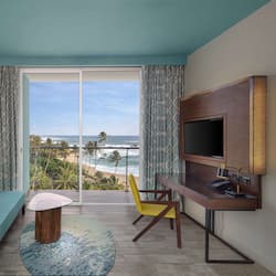 Premium Room with 15% Discount on Food and Soft Beverages | 1 quarto, frigobar, cofres nos quartos, escrivaninha