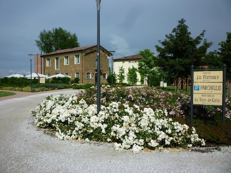 Exterior. Hotel la Fornace
