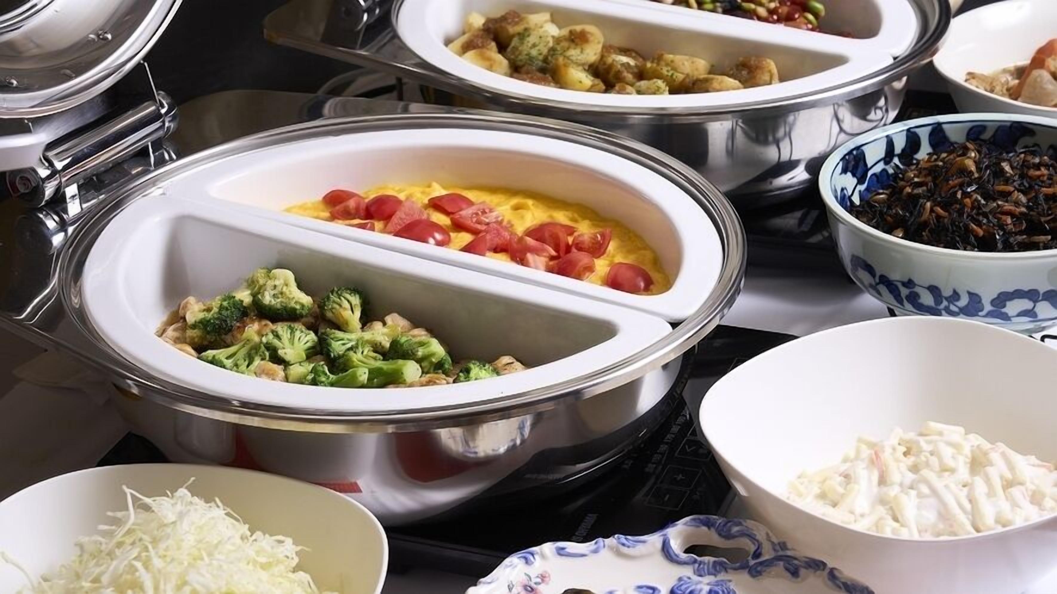 daily buffet breakfast (jpy 750 per person)