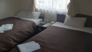 Escritorio, wifi gratis, ropa de cama