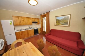 Apartment, 1 Bedroom | 1 bedroom, premium bedding, travel crib, WiFi - Casa Florin (Livigno)