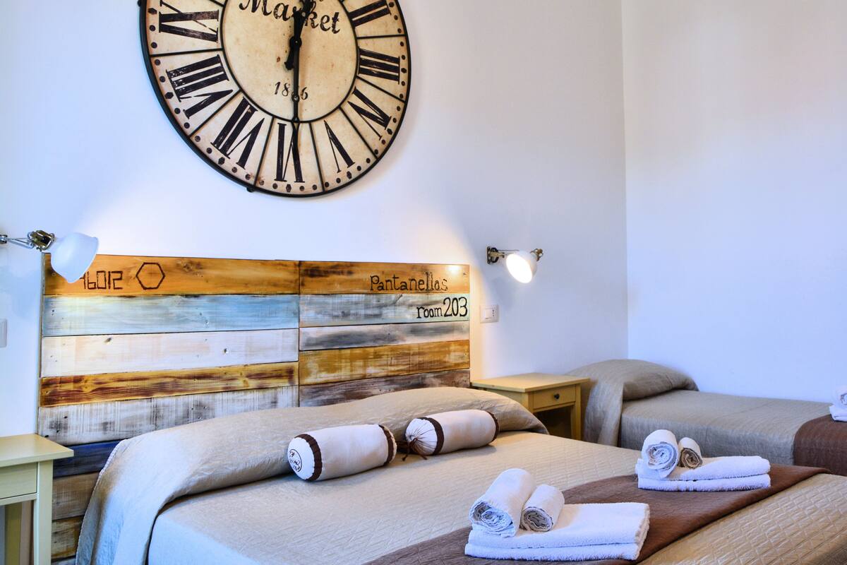 Superior Triple Room, 1 Bedroom, Balcony, Tower | Free WiFi, bed sheets