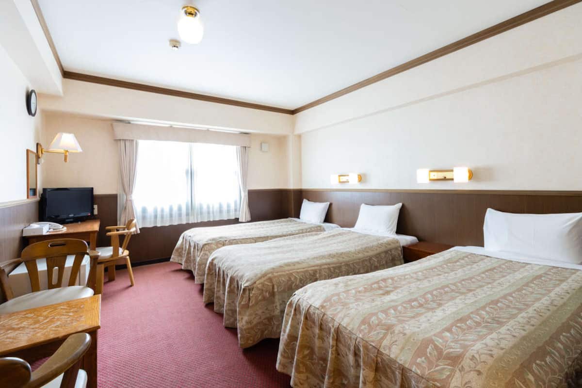 Laptop workspace, blackout curtains, free WiFi, bed sheets