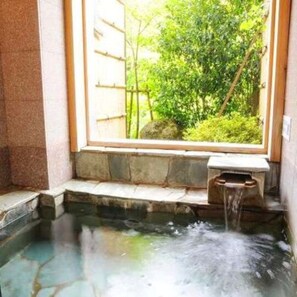 Nhà tắm công cộng