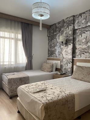 Ropa de cama de alta calidad, minibar y escritorio 