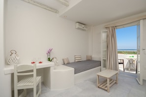 Deluxe Apartment | Living area