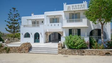 Mặt tiền nơi lưu trú