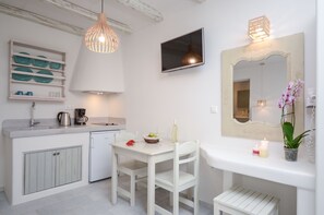 XXXDeluxe Studio Suite, Partial Sea ViewXXX | Private kitchenette