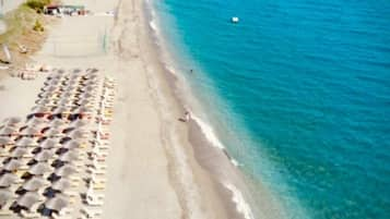 Chambre Panoramique Double ou avec lits jumeaux, vue mer | Bar de plage