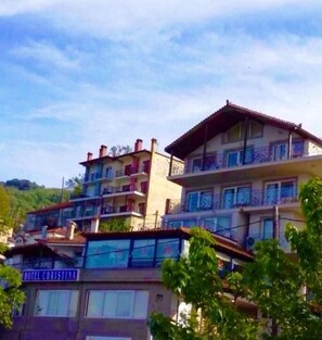 Front of property - Happy Days Hotel Christina (Agia)