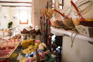 Daily continental breakfast (EUR 20 per person)