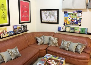 Lobby sitting area - Wisma Sentosa (Makassar)