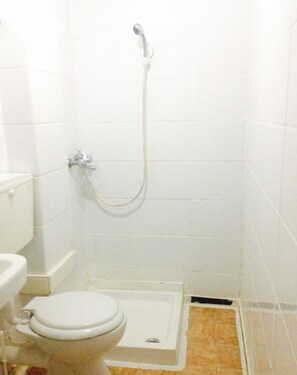 Quadruple Room | Bathroom