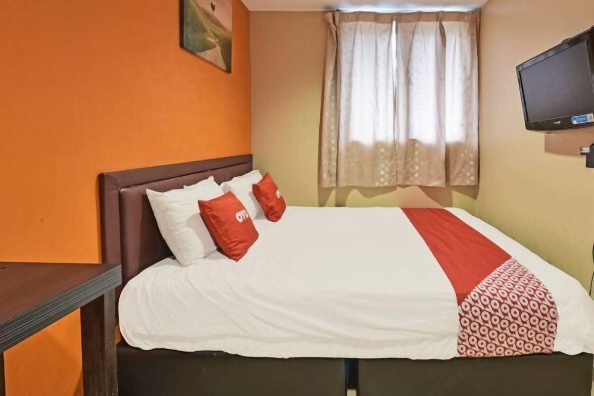 Desk, iron/ironing board, free WiFi, bed sheets