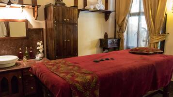 Couples treatment rooms, steam room, body treatments, body wraps