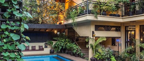 Outdoor pool, pool umbrellas, sun loungers