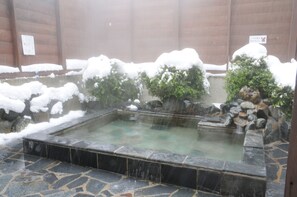 Outdoor spa tub - Hakuba PAIPU NO KEMURI (Hakuba)