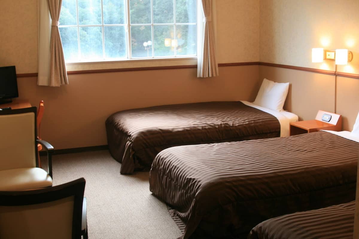 blackout curtains, free wifi, bed sheets