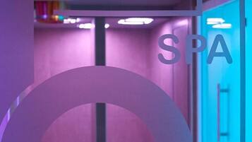 Sauna, hot tub, Turkish bath/hammam, body treatments, aromatherapy